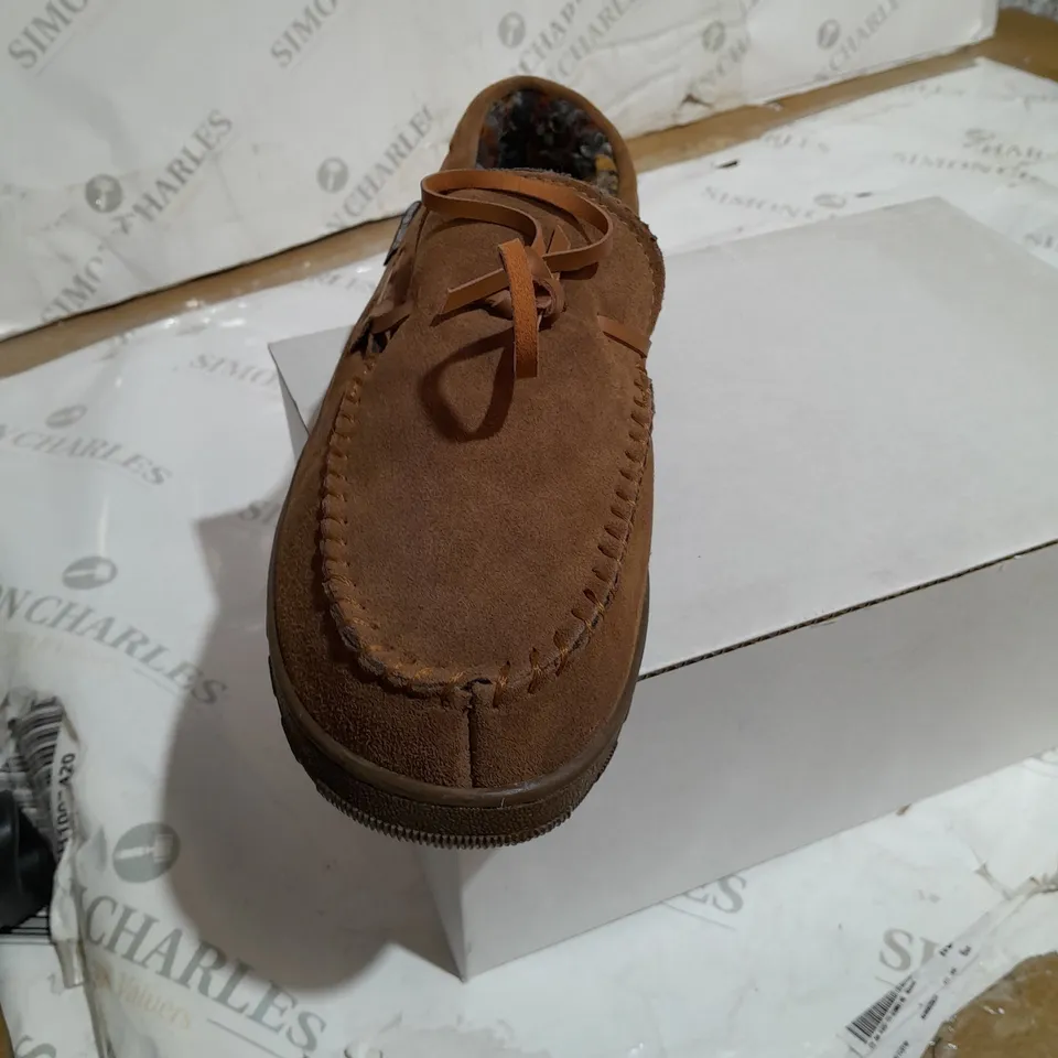 MUK LUKS MENS SLIPPERS TAN SIZE 12.5