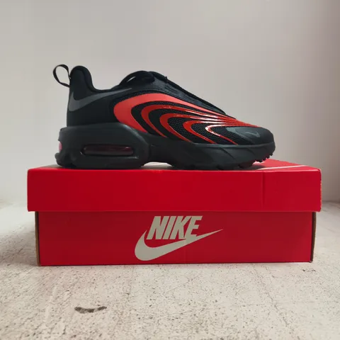 BOXED PAIR OF NIKE AIR FIRE TRAINERS IN BLACK/RED SIZE UK 3