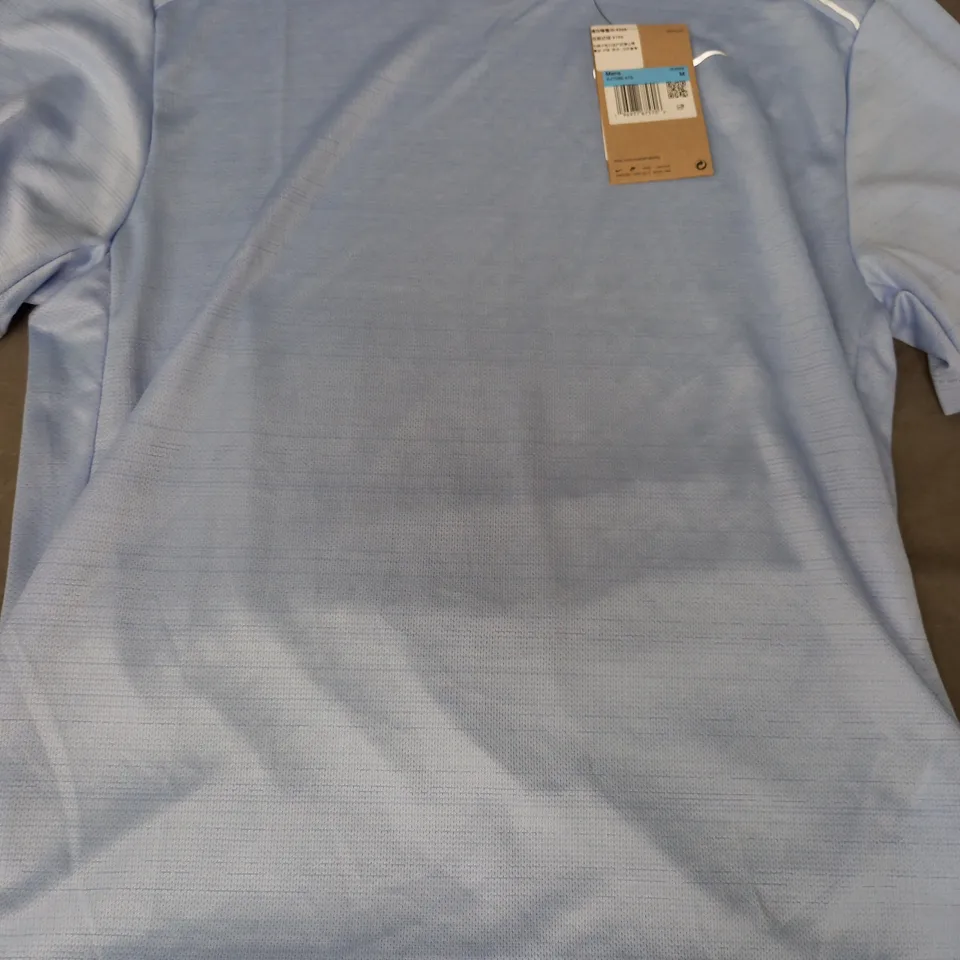 NIKE DRI-FIT TOP IN LIGHT BLUE SIZE MEDIUM