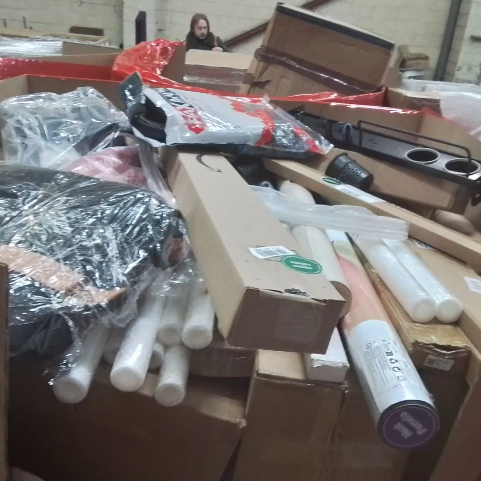 PALLET OF ASSORTED HOUSEHOLD GOODS AND PRODUCTS TO INCLUDE;WINDOW CLEANING TOOL,MAT,MAGNETIC DARTBOARD 