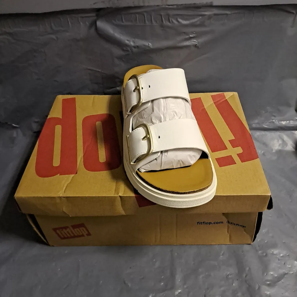 BOXED PAIR OF FITFLOP GEN FF BUCKLE TWO BAR LEATHER SLIDES IN URBAN WHITE SIZE UK 5