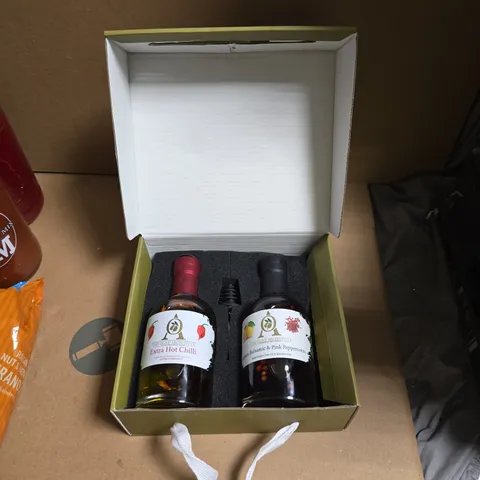 THE OLIVE ARCHITECTS GIFT SET – EXTRA HOT CHILLI OLIVE OIL & LEMON BALSAMIC & PINK PEPPERCORNS