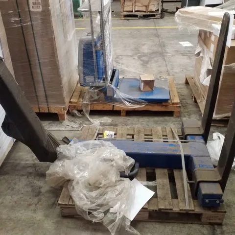 SELF BALANCING CRANE FORKS 3000 KG LOAD, 1720-2420 MM LIFT HEIGHT