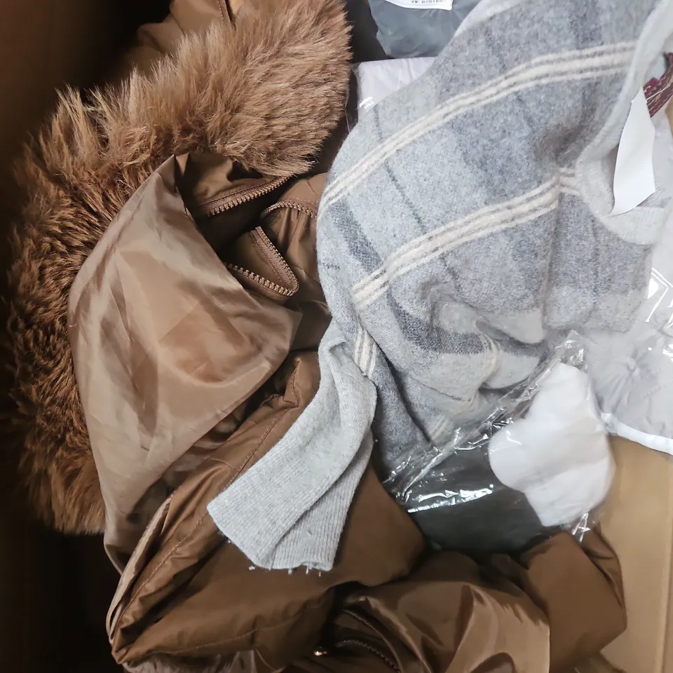 APPROXIMATELY 20 ASSORTED CLOTHING PRODUCTS IN VARIOUS STYLES & SIZES TO INCLUDE JUMPERS, T-SHIRTS, DRESSES ETC