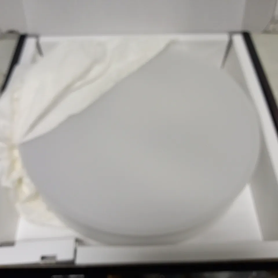 BOXED PHILIPS HUE WHITE AMBIANCE DEVERE M BATHROOM CEILING LIGHT