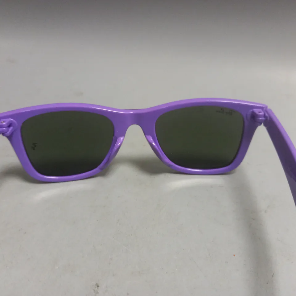 PAIR OF RAY BAN GLASSES IN BLACK/PURPLE