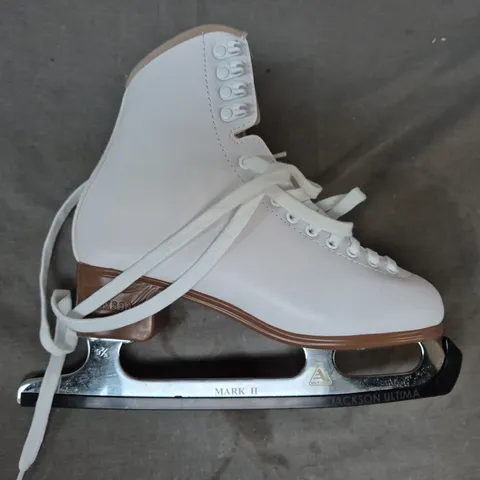 BOXED PAIR OF JACKSON FIGURE SKATES IN WHITE EU SIZE 37