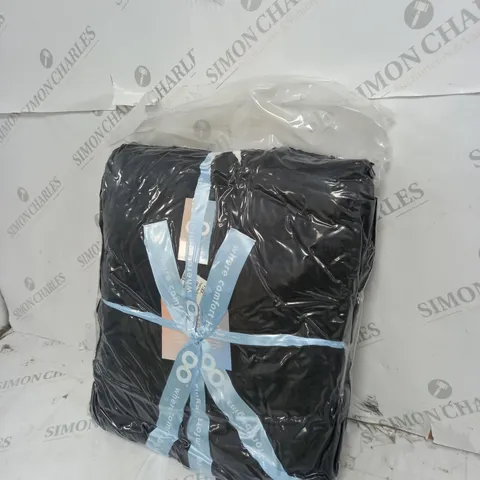 OODIE BLACK OVERSIZED WEARABLE BLANKET
