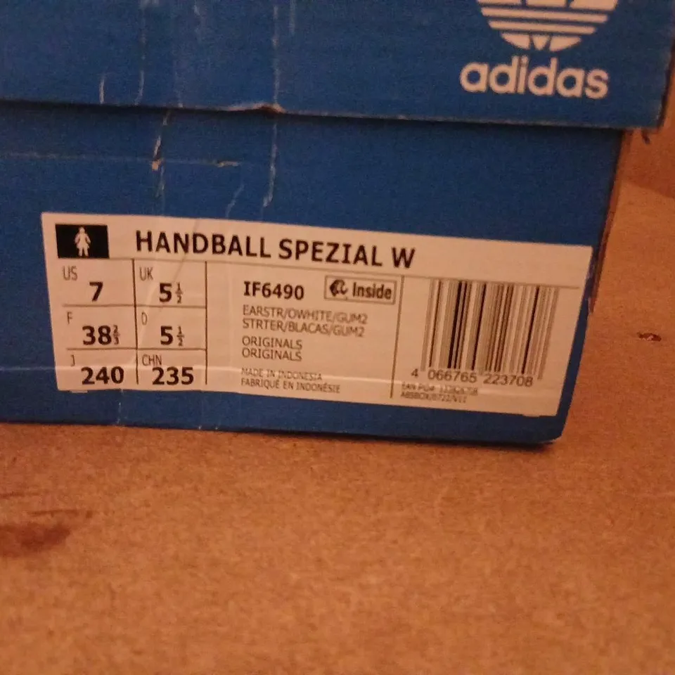 ADIDAS HANDBALL SPEZIAL W TRAINERS – TAN SUEDE, GUM SOLE, UK 5½