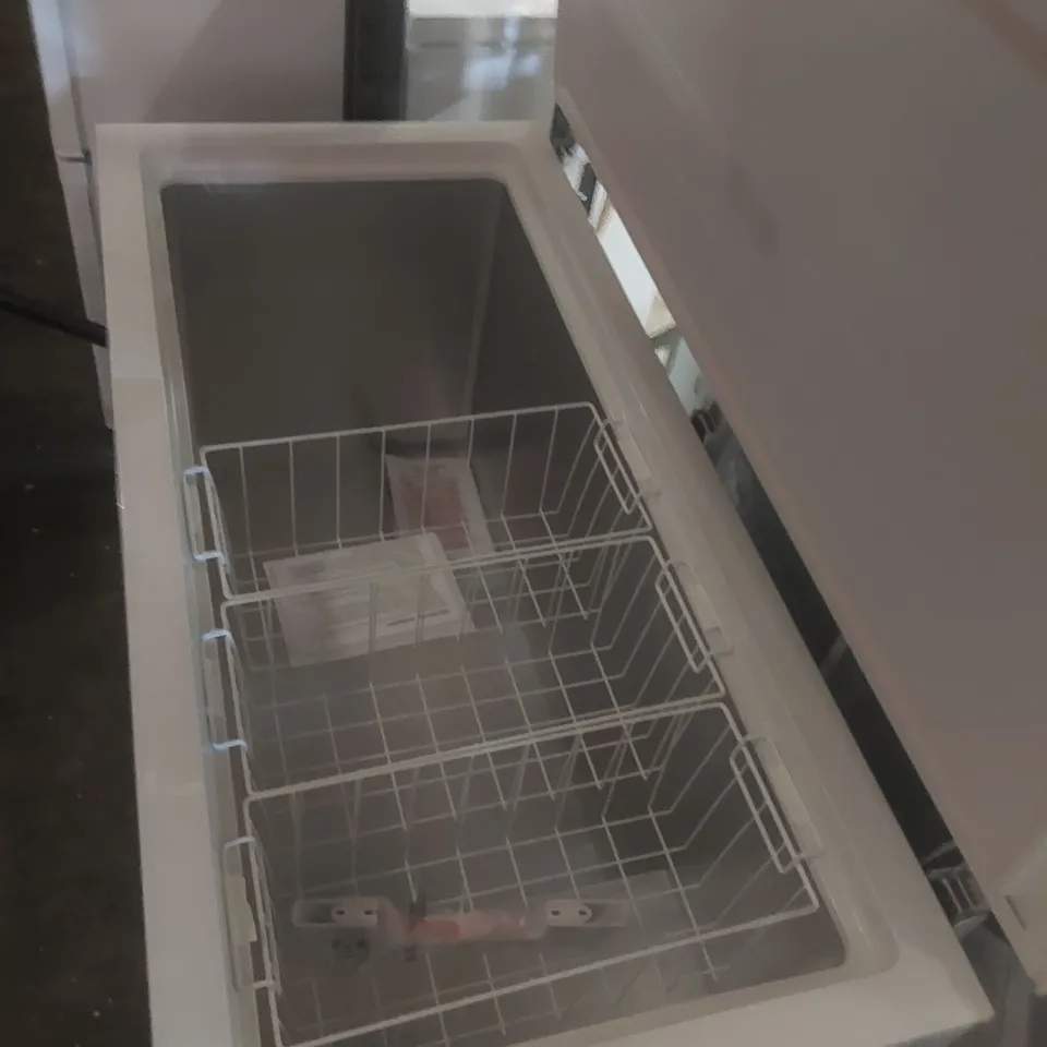 LOGIK L420CFW25 CHEST FREEZER - WHITE
