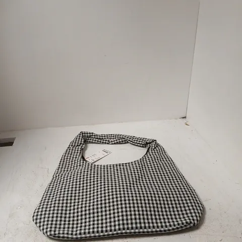 UNIQLO SEERSUCKER SHOULDER BAG – GINGHAM, BLACK/WHITE
