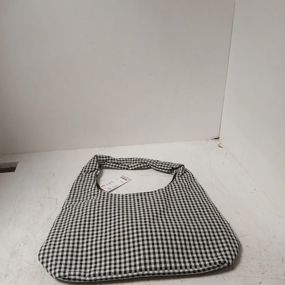 UNIQLO SEERSUCKER SHOULDER BAG – GINGHAM, BLACK/WHITE