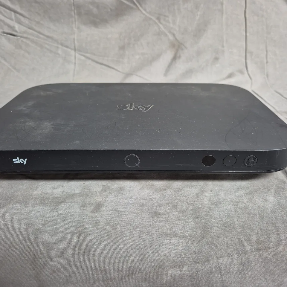 SKY Q TV BOX IN BLACK