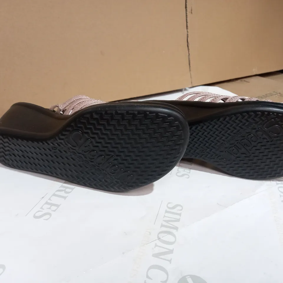SKETCHERTS WITH MEMORY FOAM BLACK/BROWN SANDALS SIZE 6
