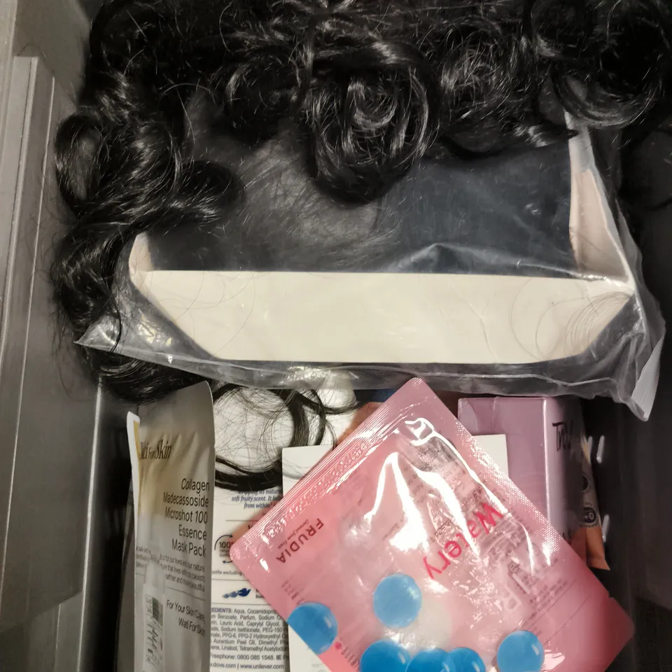 APPROXIMATELY 20 HEALTH AND BEAUTY PRODUCTS TO INCLUDE DOVE BODY WASH, CHILD'S FARM BUBBLE BATH AND AVEDA COLOUR CONSERVE CONDITIONER