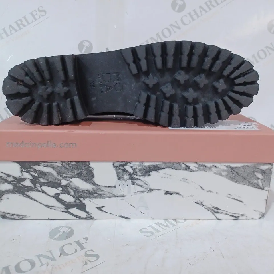 BOXED PAIR OF MODA IN PELLE SLIP-ON SHOES IN BLACK SIZE 5
