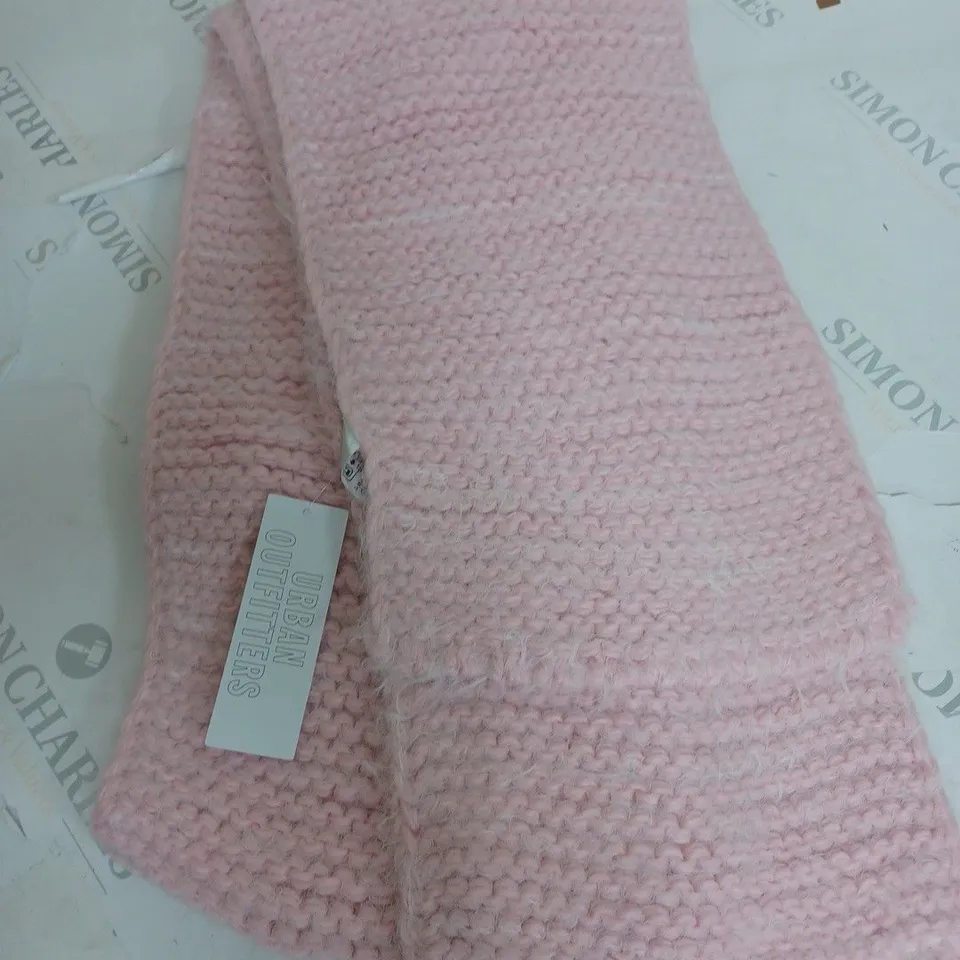 URBAN OUTFITTERS PINK CHUNKY KNIT SCARF