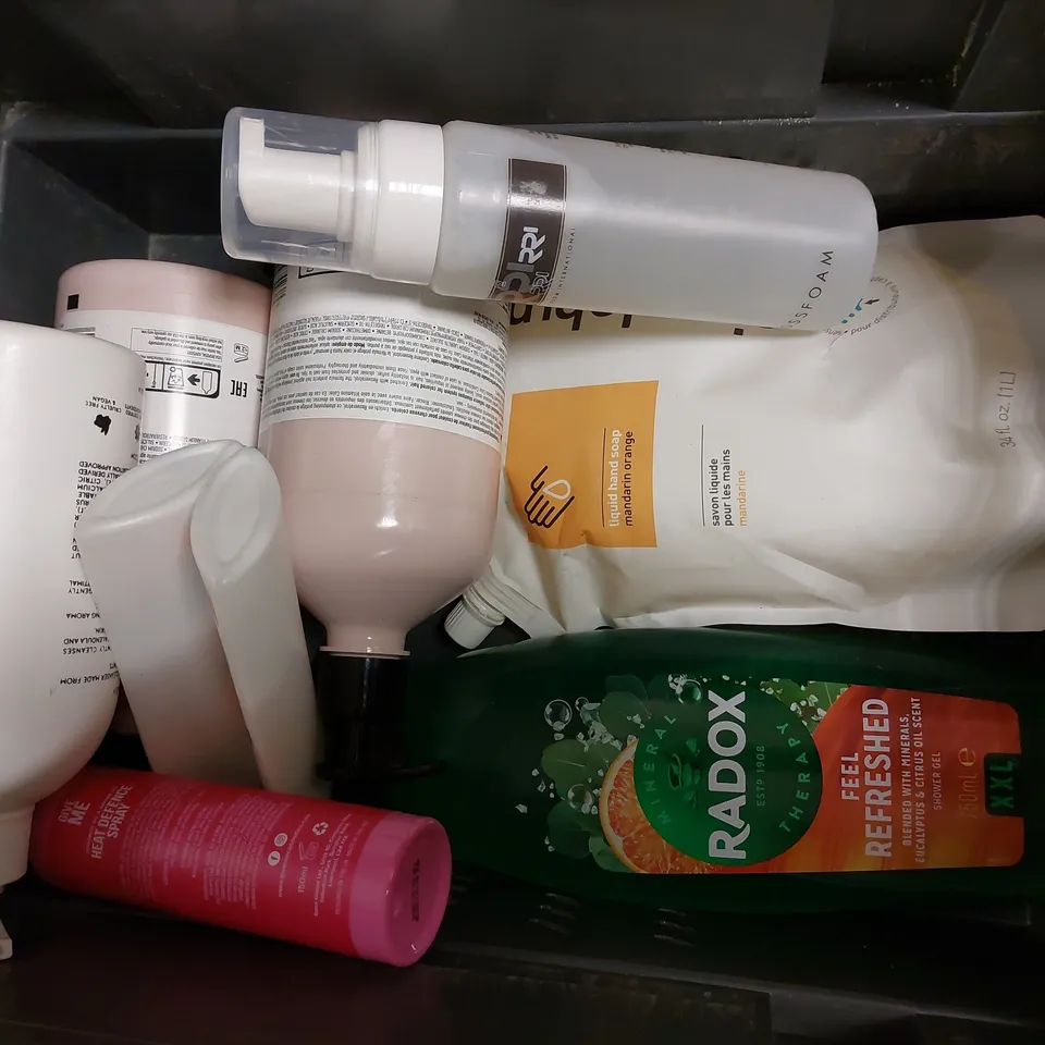 BOX OF APPROX 15 COSMETIC ITEMS TO INCLUDE CERAVE HYDRATING CLEANSER, AVEENO BABY HAIR AND BODY WASH, HUDABEAUTY LIQUID MATTE LIPSTICK