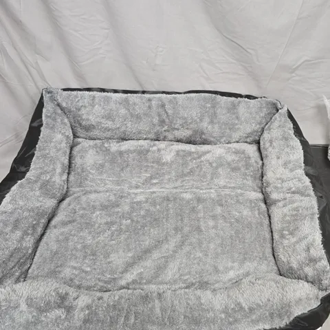 GREY PLUSH PET BED WITH RAISED SIDES
