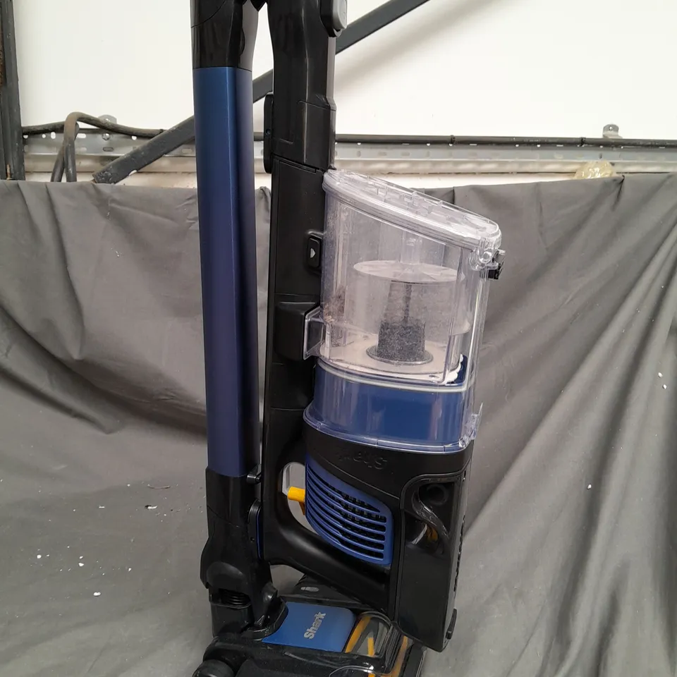 BOXED SHARK ANTI HAIR WRAP CORDLESS VACUUM CLEANER IZ202UK