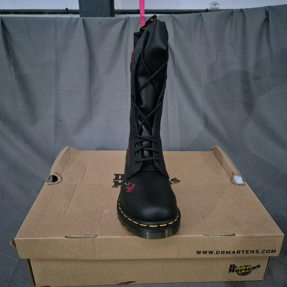 BOXED DR MARTENS 1914 VONDA BLACK ROSE BOOTS - UK 7 