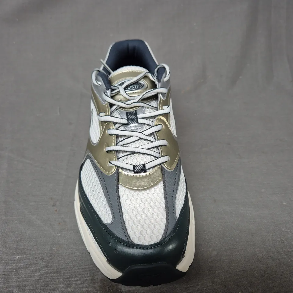 BOXED PAIR OF LACOSTE STORM 96 2K TRAINERS IN WHITE/GOLD/GREY UK SIZE 10