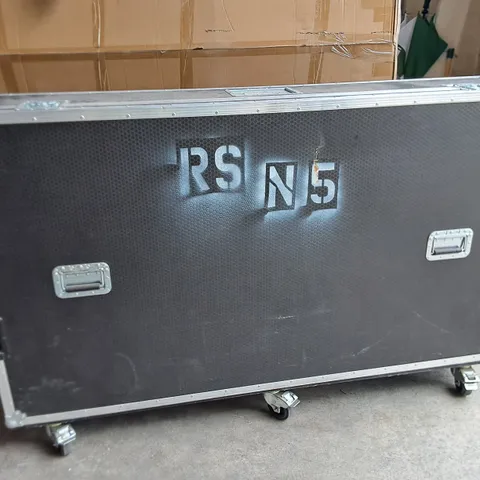 LARGE WHEELED FLIGHT CASE - DIMENSIONS APPROXIMATELY 180 X 117 X 36CM