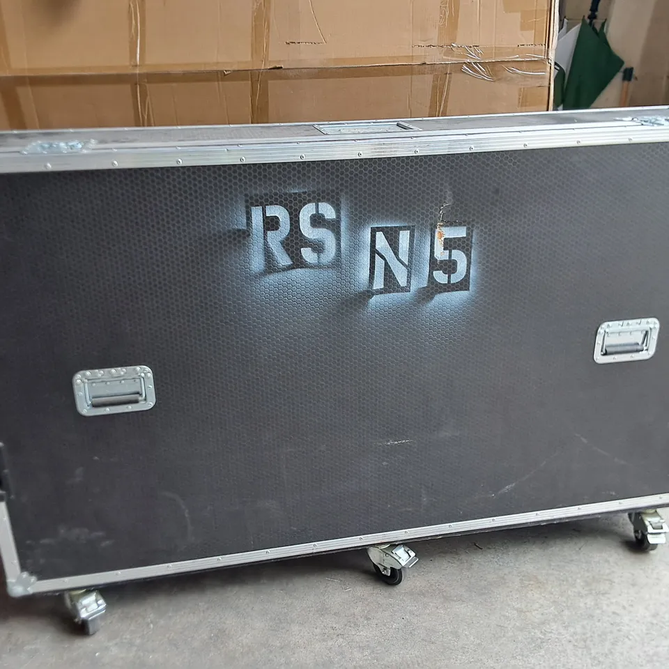 LARGE WHEELED FLIGHT CASE - DIMENSIONS APPROXIMATELY 180 X 117 X 36CM