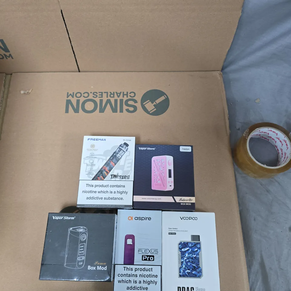 BOX OF APPROXIMATELY 30 ASSORTED E-CIGARETTES AND ACCOMPANIMENTS TO INCLUDE: VOOPOO DRAG NANO POD KIT 