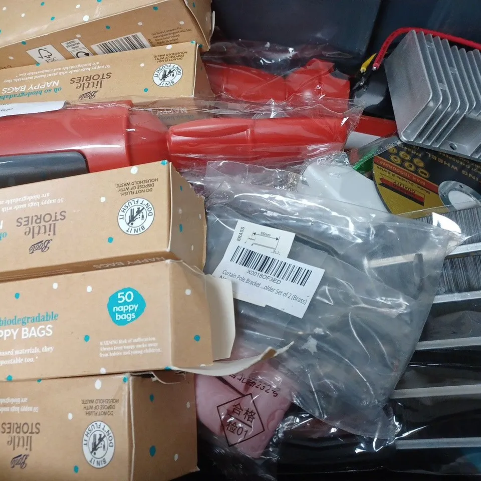 BOX OF APPROXIMATELY 15 ASSORTED ITEMS TO INCLUDE - ELECTIC MILK FROTHER , SLOW SINKING CORN , BOOTS LITTLE STORIES NAPPY BAGS ETC