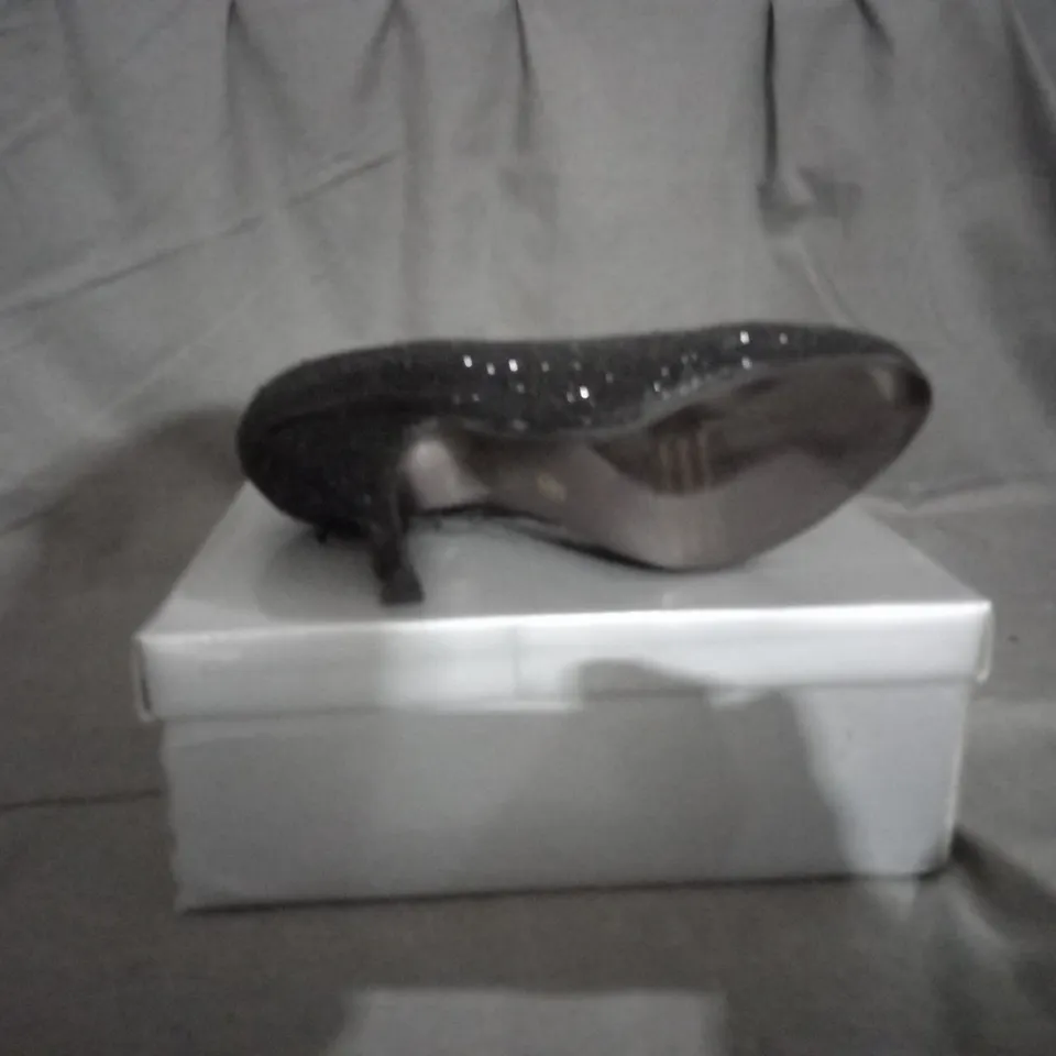 APPROXIMATELY 13 BOXED PAIRS OF CASANDRA BLACK HIGH HEELED SHOES IN VARIOUS SIZES TO INCLUDE SIZE 36EU 