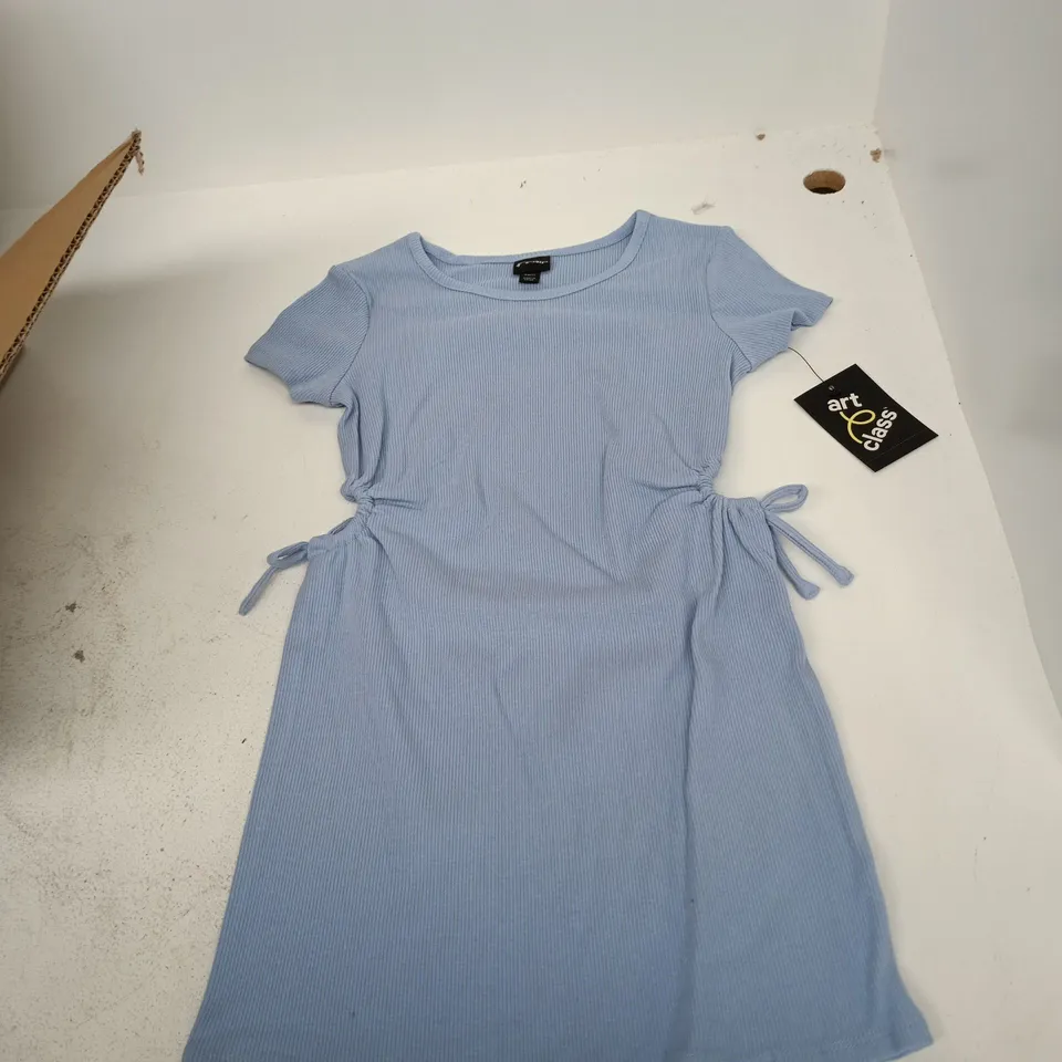 BOX OF APPROXIMATELY 6 ART CLASS DRESSES IN ASSORTED SIZES