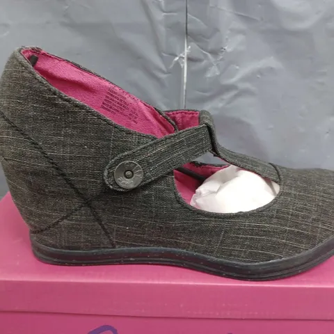 6 BOXED GUPPY LOVE VELCRO WEDGE SHOES IN TEXTILE GREY - EU 43