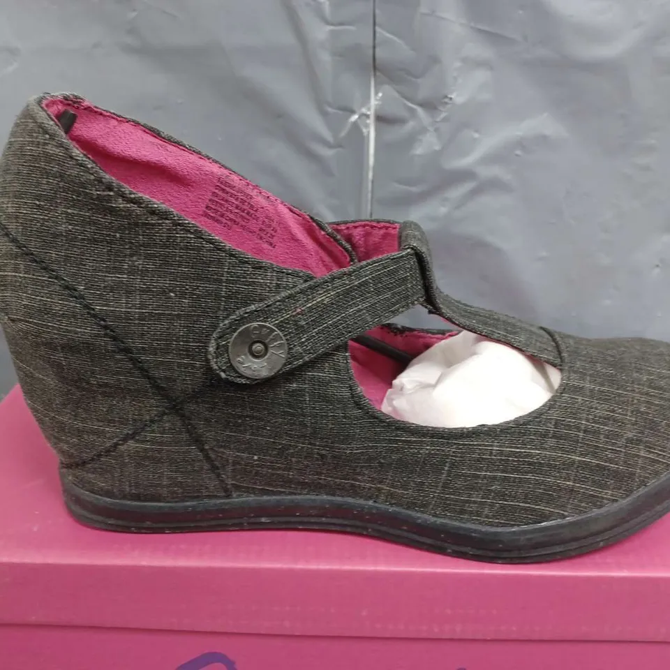 6 BOXED GUPPY LOVE VELCRO WEDGE SHOES IN TEXTILE GREY - EU 43