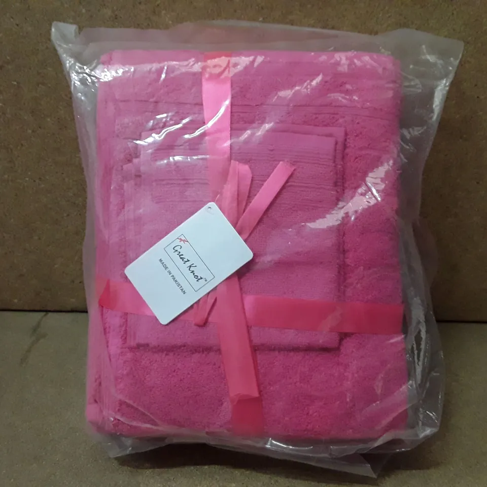 BRAND NEW GREAT KNOT TOWEL SET - PINK 