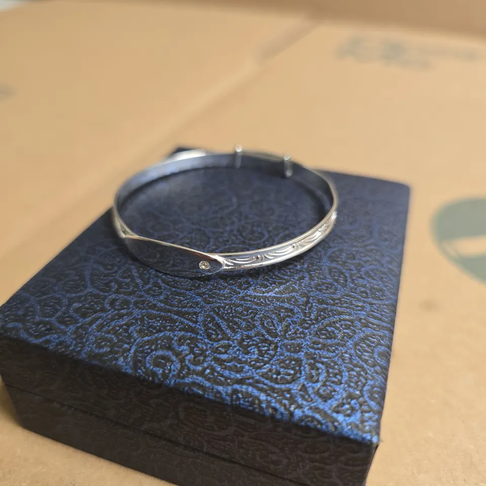SILVER TONE BRACELET WITH EXPANDING CLASP - 925 STAMP