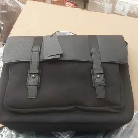 PALLET CONTAINING APPROXIMATELY 115x BRAND NEW TYPO ARTHUR SATCHELS