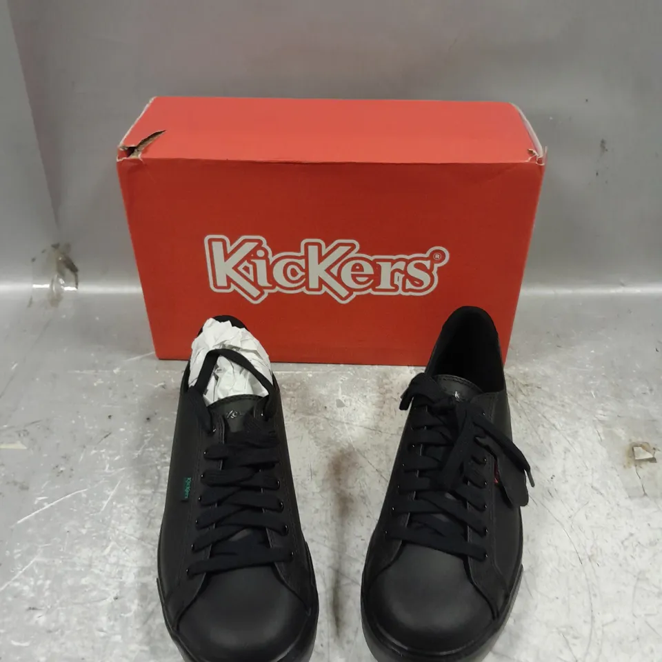 BOXED PAIR OF KICKERS TOVNI LACER LEATHER BLACK SIZE 39 