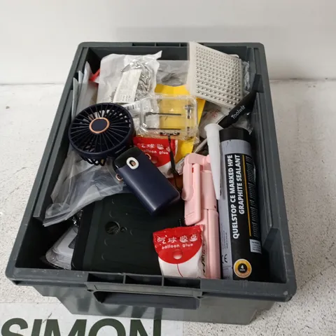 APPROXIMATELY 10 ASSORTED HOUSEHOLD ITEMS INCLUDING FAN, GRAPHITE SEALANT, TABLET CASE ETC. 
