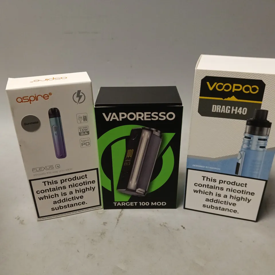 APPROXIMATELY 20 VAPES, E-CIGARETTES & ACCESSORIES TO INCLUDE VOOPOO DRAG H40, VAPORESSO TARGET 100 MOD, ASPIRE FLEXUS, ETC