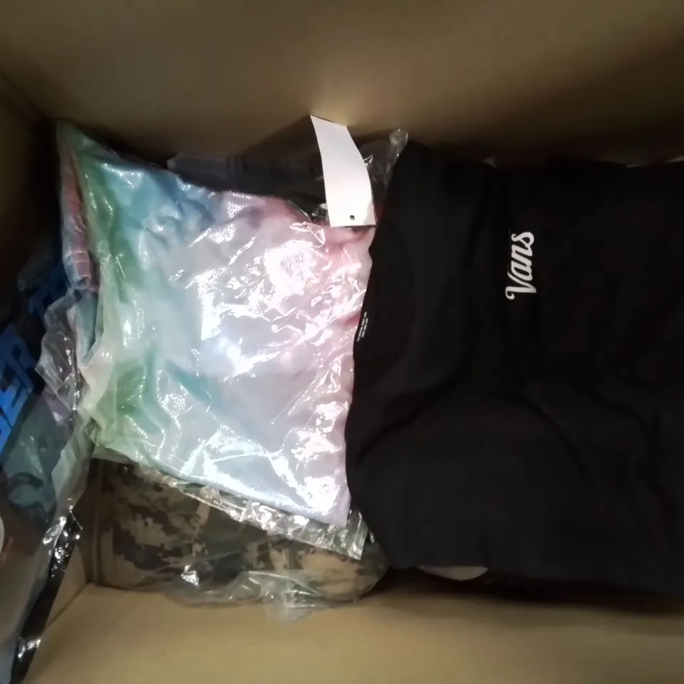 BOX CONTAINING MIXED FASHION ITEMS,  CLOTHING, SILVER PLATE AND COSTUME JEWELLERY ETC.