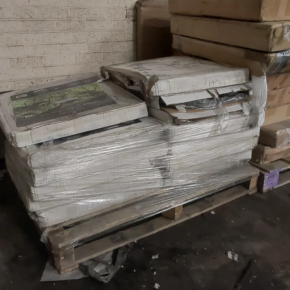 PALLET CONTAINING GARDEN FURNITURE PARTS