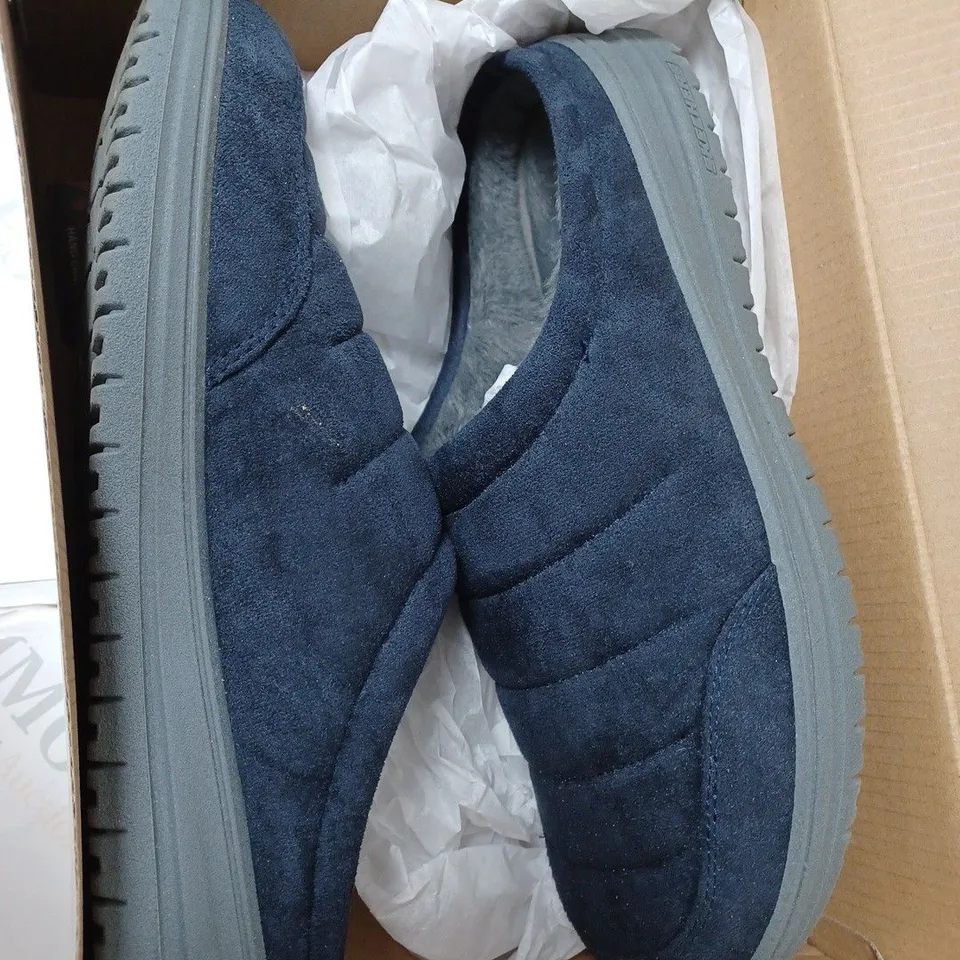 BOXED SKECHER MEN'S MURETTE GARVANZA SLIPPERS, NAVY - SIZE 7