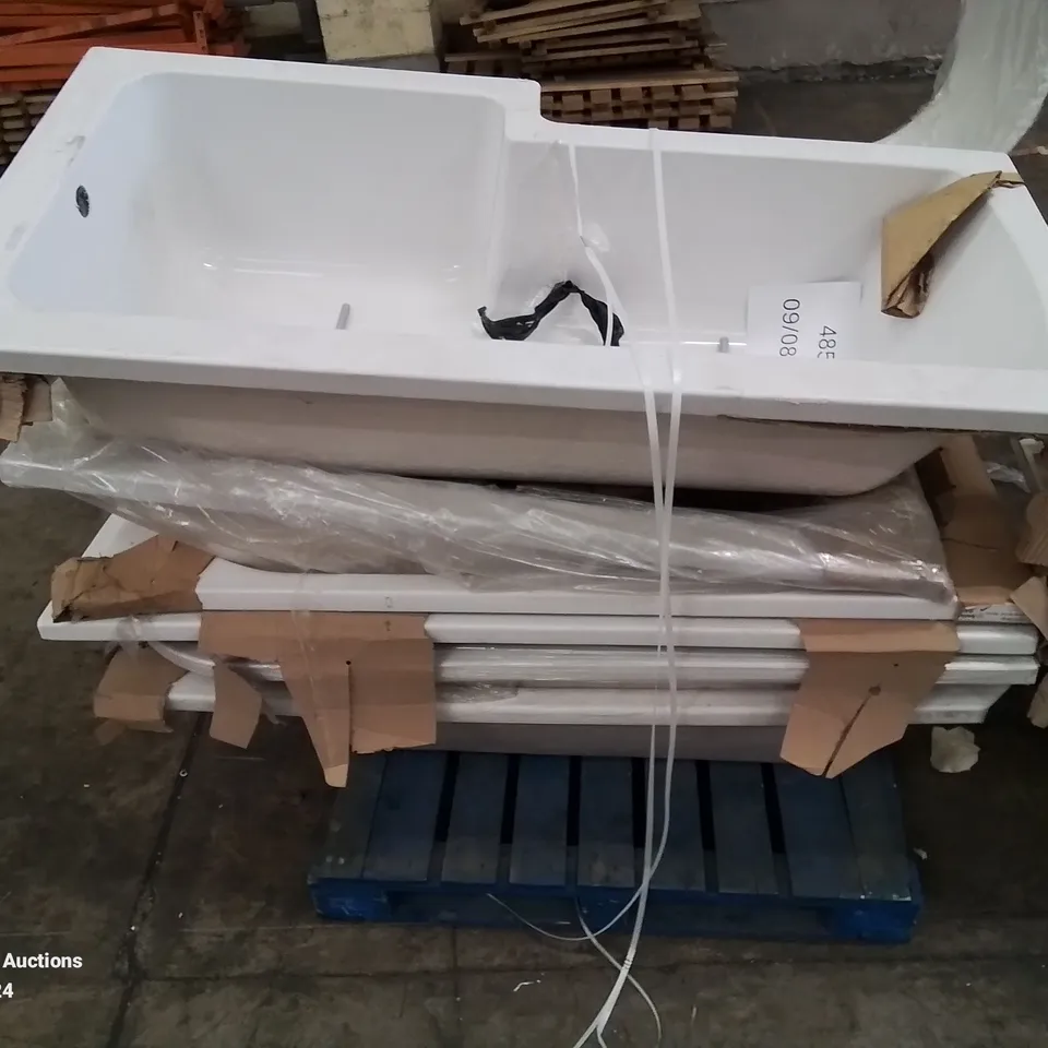PALLET OF APPROXIMATELY 6 BATH TUBS 