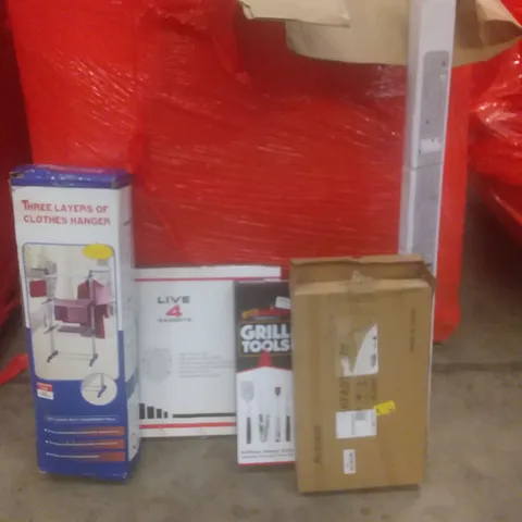 PALLET OF ASSORTED ITEMS INCLUDING LED BATTEN LIGHT, GRILL TOOLS, CLOTHES HANGER, TOILET SEAT, BREAKFAST TRAY