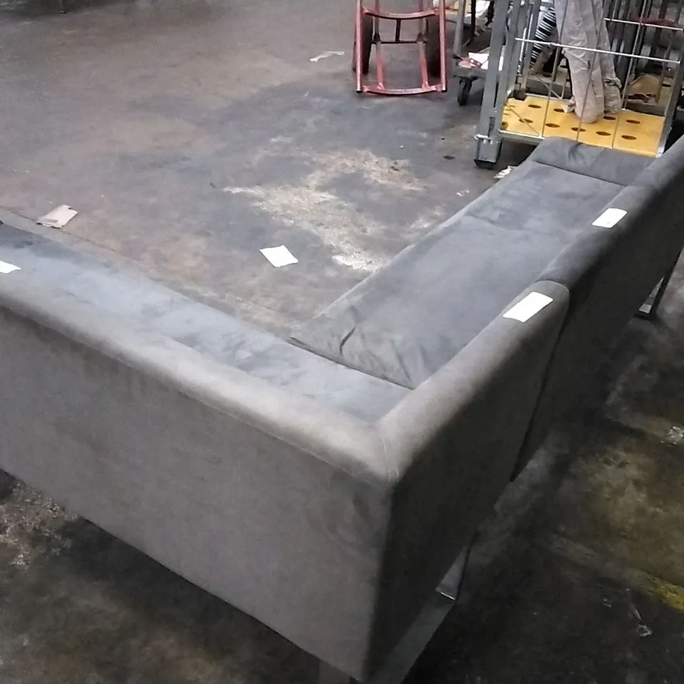 DESIGNER GREY PLUSH FABRIC CORNER BENCH/SOFA WITH CHROME LEGS 