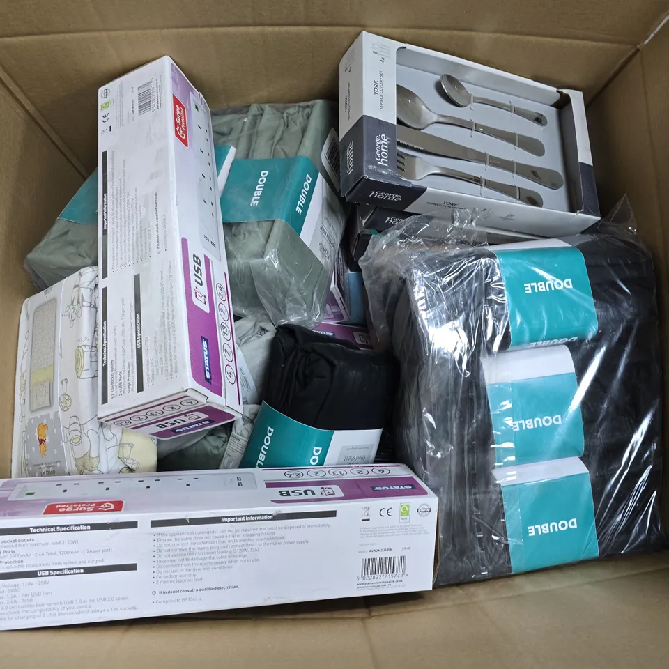 APPROXIMATELY 20 ASSORTED HOMEWARE ITEMS TO INCLUDE BABY FITTED SHEETS, WINNIE THE POOH DUVET SET, CUTLERY SET, ETC - COLLECTION ONLY