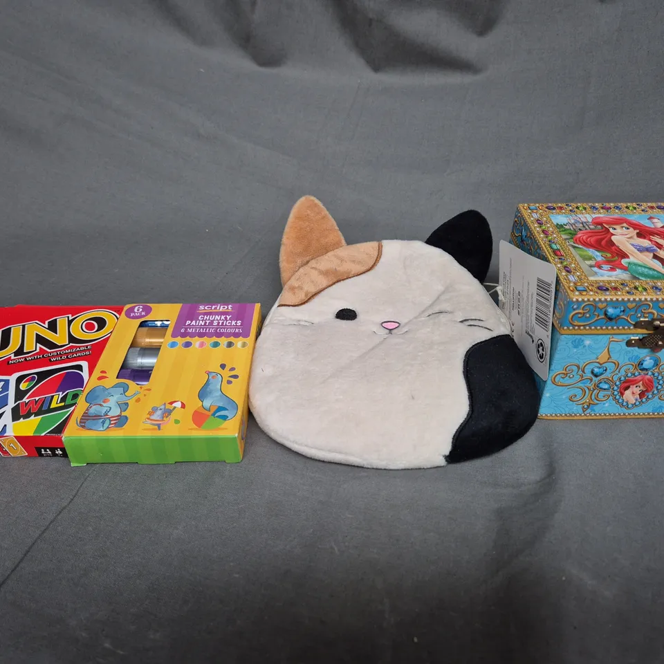 BOX OF ASSORTED TOYS AND GAMES TO INCLUDE UNO, SQUISHMALLOWS AND MUSIC BOX