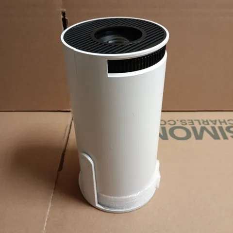 ULTRA HD PROJECTOR IN WHITE