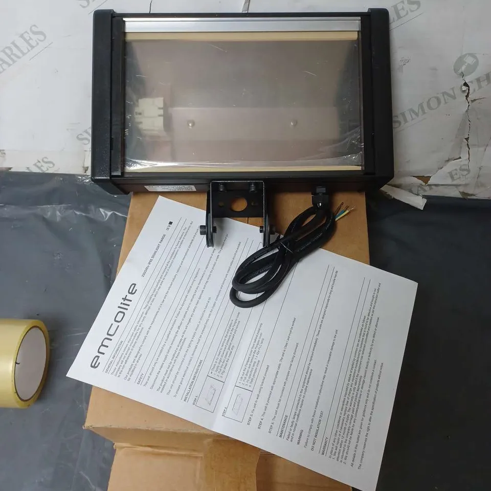 LOT CONTAINING APPROX. 64 BLACK EXTERIOR ADJUSTABLE SIGN LIGHTS  